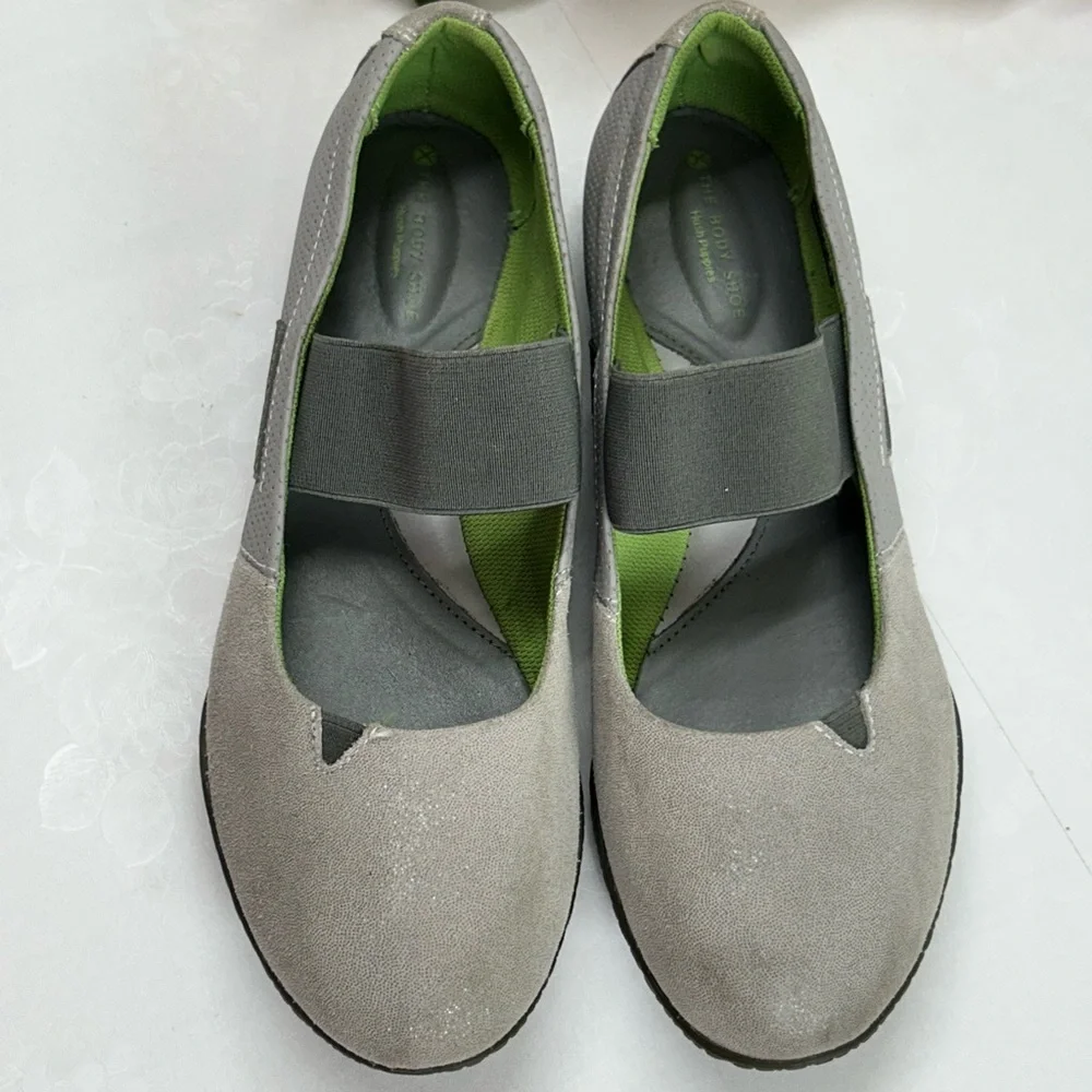 Comfort Mary Jane Slip-On Flats in Light Gray with Green Lining - Picture 2 of 7